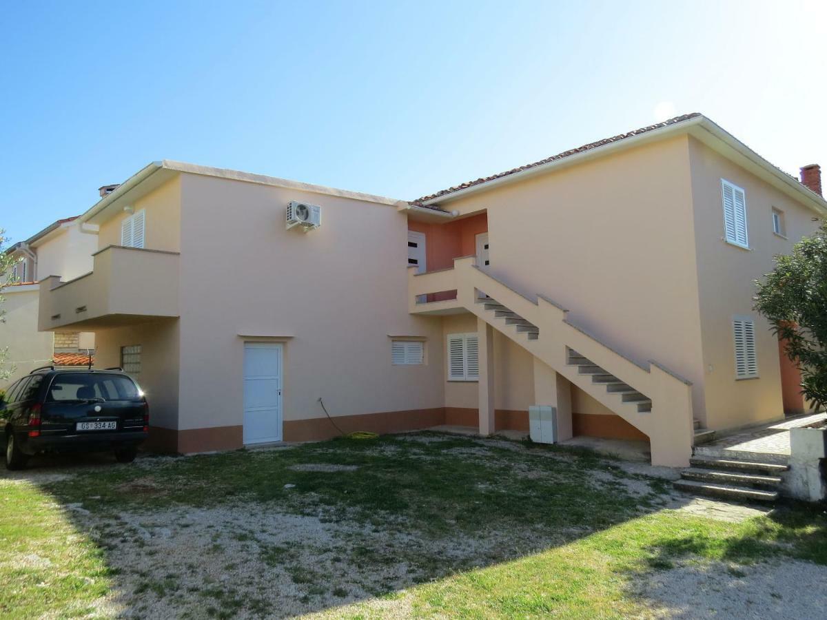 Apartment And Rooms Amenka Novalja Exterior photo