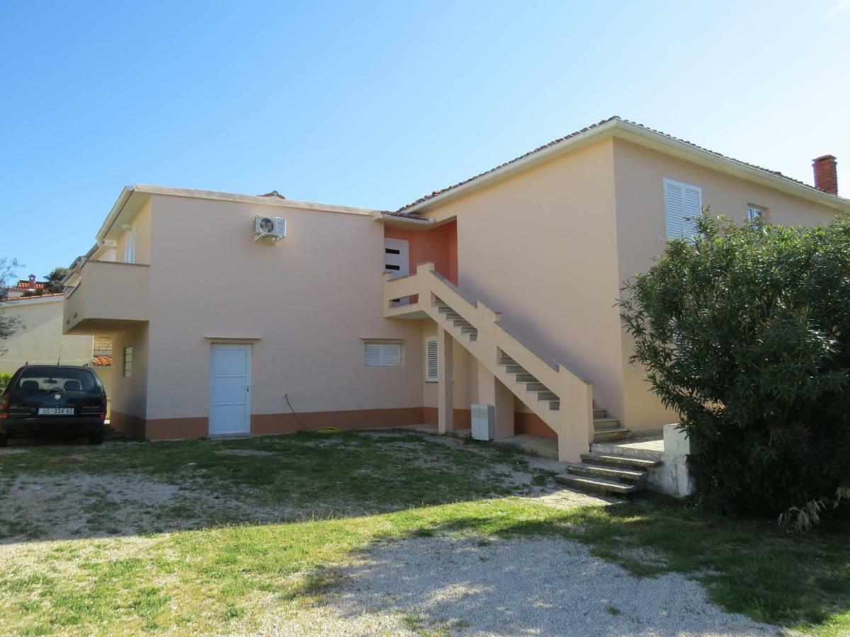 Apartment And Rooms Amenka Novalja Exterior photo
